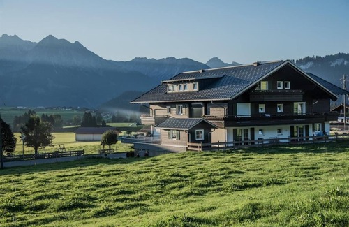 Bolsterlang Apartment | NEW HOLIDAY APARTMENT "hornBLICK" in the Alpenhaus Steiner, directly at the ski slope <3
