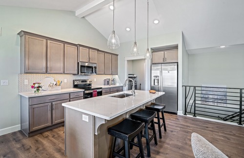 Manhattan House | New Home in west Manhattan, Family Friendly and close to KSU!