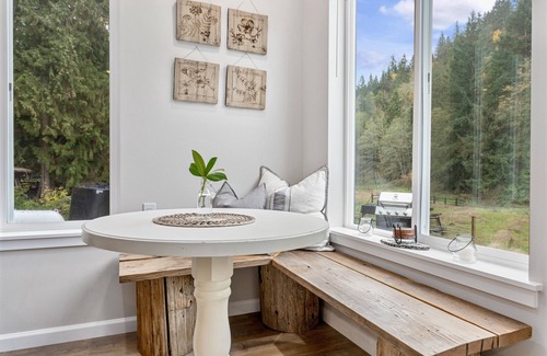 Bellingham House | New home on peaceful 5acr +hotub & dry sauna - Close to biking/hiking & downtown