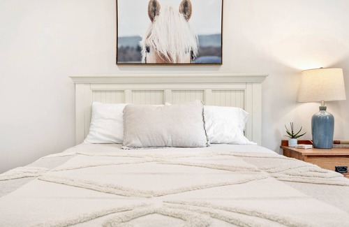 Bellingham House | New home on peaceful 5acr +hotub & dry sauna - Close to biking/hiking & downtown