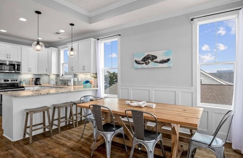 Holden Beach House | New home w/huge pool, 2 min walk to beach!