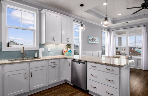 Holden Beach House | New home w/huge pool, 2 min walk to beach!