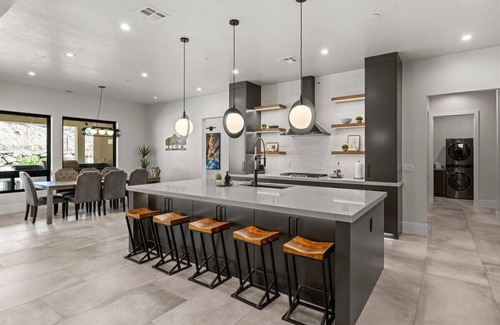 Virgin House | New home! Zion's Edge, Kolob Canyon, Private Pool, Hot Tub, Views!