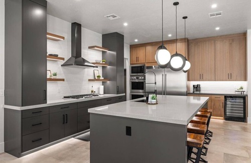 Virgin House | New home! Zion's Edge, Kolob Canyon, Private Pool, Hot Tub, Views!