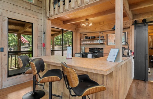 Centerville Cabin | New Hot Tub! Jude's Peak on Big Piney Creak