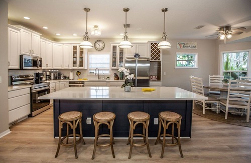 Bradenton House | NEW! Htd Pool, Spa, Firepit 3 Kings Chef Kitchen