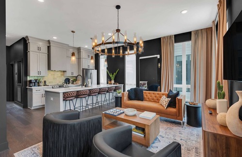 Nashville House | New Iconic Duo! 15 Mins to DT Nash - Sleeps 24!