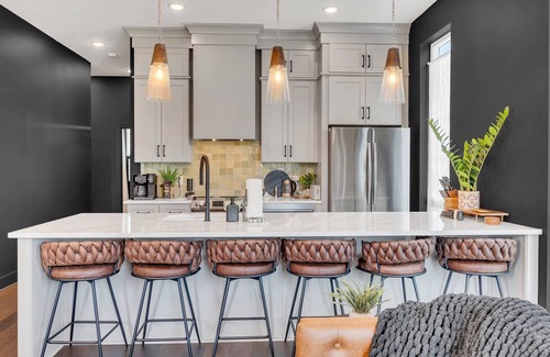 Nashville House | New Iconic Duo! 15 Mins to DT Nash - Sleeps 24!