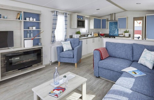 Swanage House | New in 2020 - 12ft wide caravan with one double, two twin.
