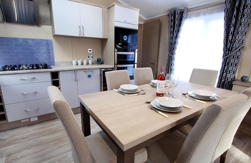 Swanage House | New in 2020 - 12ft wide caravan with one double, two twin.