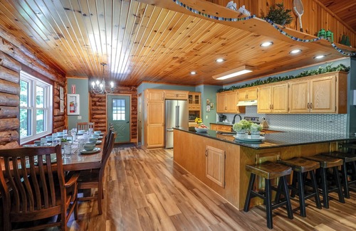 Dover Cabin | NEW *Indoor Pool* | Game Rm, Private Log Cabin - Fun for All Ages 4b/3b sleep 14