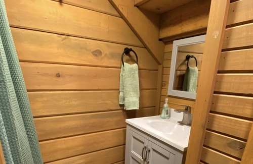 Eureka Springs Cabin | NEW Kettle Cabin 2