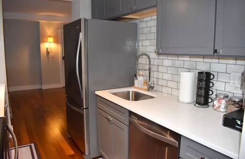 Downtown West Apartment | New! King Bed Top Floor Suite Near Busch Stadium