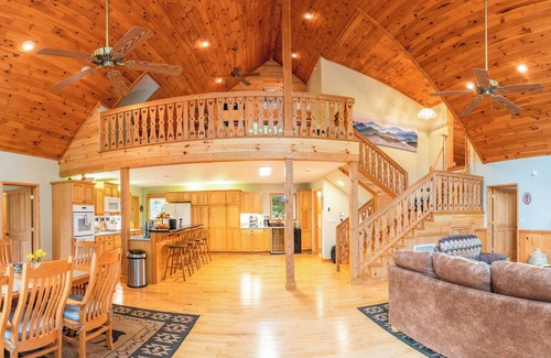 Robbinsville Cabin | *New Lake Access, Huge Deck, Espresso & FirePit