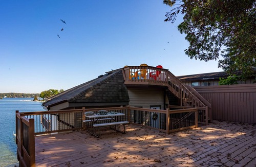 Lake James House | NEW Lake James Lakefront Home With Boatdock - Sleeps 12
