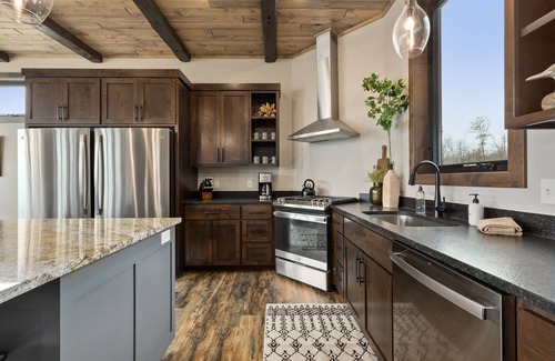 Nisswa Villa | NEW Lake View Loft - 5 Bedroom Home on Beautiful Gull Lake w/4-Seasons of Fun!