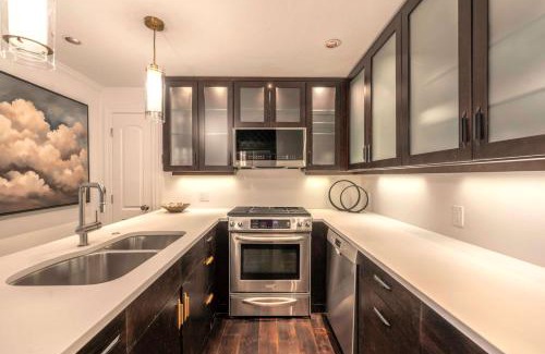 Aspen House | New Listing 1 BR Aspen Condo by Gondola
