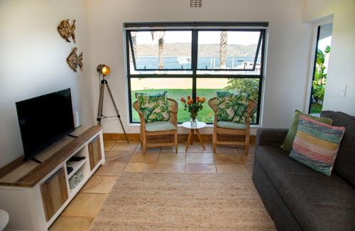Knysna Central Apartment | NEW LISTING - 4 Laguna Grove - Life On The Water