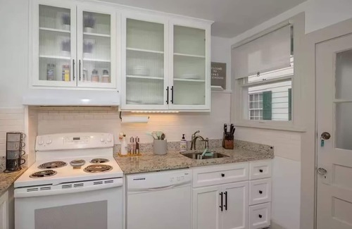 St. Augustine Cottage | NEW LISTING/Charming 2-bedroom cottage in wonderful St. Augustine w/WiFi, AC