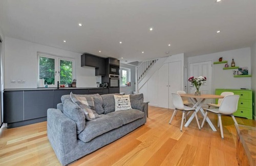 St Albans Cottage | *New Listing* Cosy cottage in St Albans