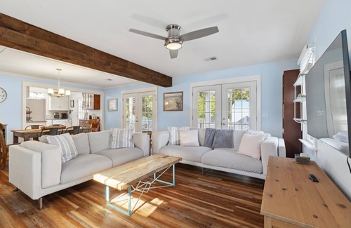 Tranquil Harbour Cottage | New Listing | Cozy Cottage | Fully Fenced Yard