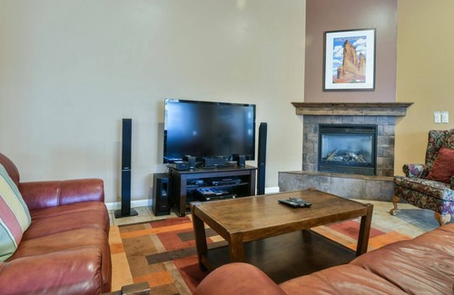 Moab House | NEW LISTING CW443 - Great downtown location with a private hot tub - sleeps 9 comfortably