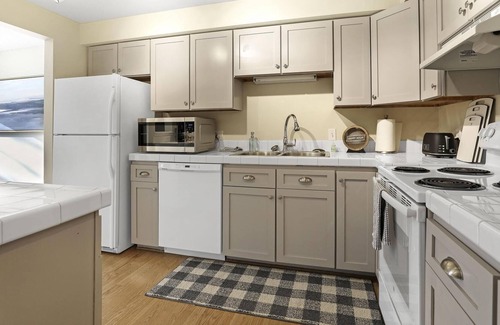 Southeast Boise Condo | ✨ New Listing. Lakewood Condo🌲Prime Boise location