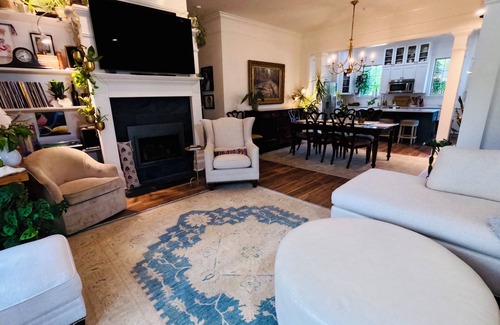 Country Club House | New listing! Luxurious space less than 2 miles from the Square and the Stadium.