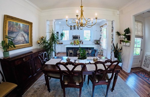 Country Club House | New listing! Luxurious space less than 2 miles from the Square and the Stadium.