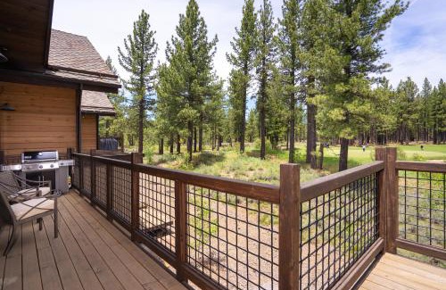 Truckee House | New Listing! Luxury 3BD Residence on Gray's Crossing Golf Course