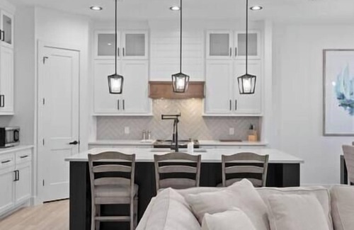 Walden on Lake Conroe House | New Listing* Modern Lake Conroe Oasis Pool Access, Near Golf, New Listing Modern Lake Conroe Oasis