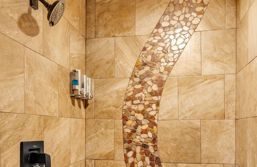 Tyler Cabin | NEW LISTING! The Barn Loft (1-Bedroom Cabin) by RedAwning