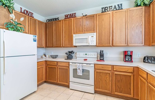 Trafalgar Village House | New Listing! Trafalgar Village Resort, 10mi to Disney & 20mi to Universal - IT880