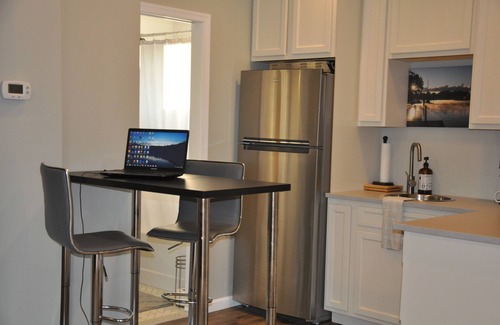 Riva Apartment | New Loft w/South River view from treehouse deck!