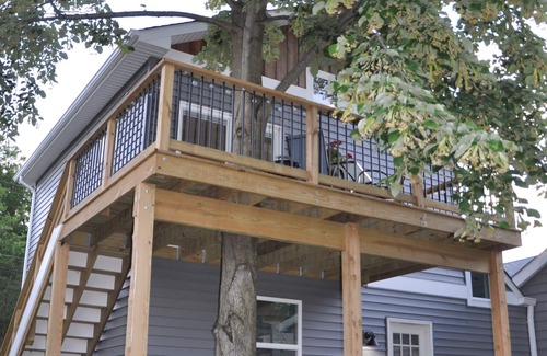 Riva Apartment | New Loft w/South River view from treehouse deck!