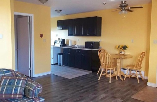 New London Apartment | New London Bay Motel - Apartments and rooms in scenic location - New London Bay Motel - Deluxe 1 bedroom Apartment #2