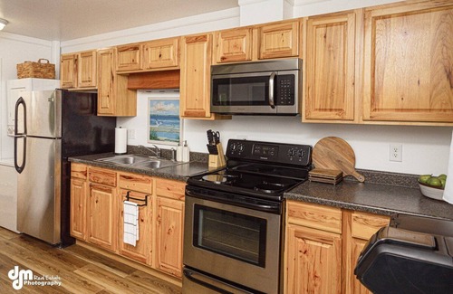 Spenard Apartment | NEW! Lovely Apartment 5 Minutes From The Airport!