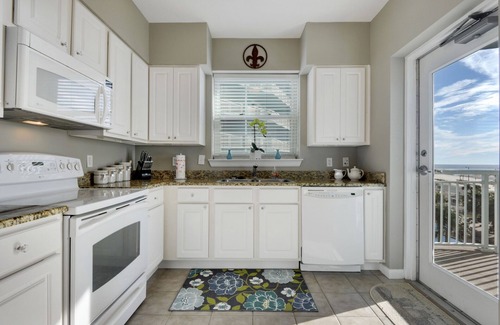 Gulfport Condo | New lower nightly Rates and Fees! Amazing Beach View Legacy Towers T2 Unit 401