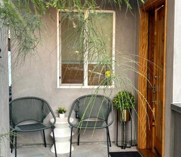 Sherman Oaks Apartment | New Luxe 3B 3Bath Townhouse