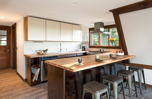 Bethel House | NEW! Luxe Lodge with Best Views, near Silver Lake + Woodstock