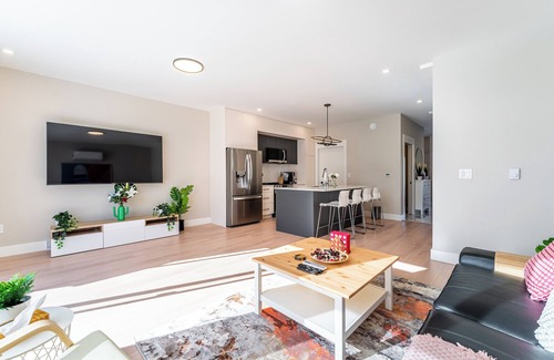 Halifax House | New Luxury | 3BR/3BA, 2 Living rooms, Kitchen - Home in Halifax