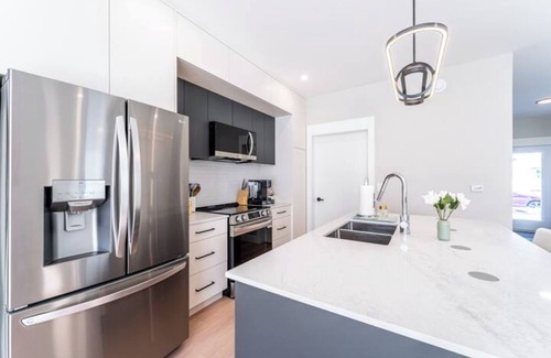 Halifax House | New Luxury | 3BR/3BA, 2 Living rooms, Kitchen - Home in Halifax