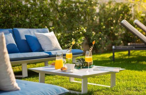 Znjan Apartment | New LUXURY apartment with sea view and PRIVATE heated pool, 50m from the beach