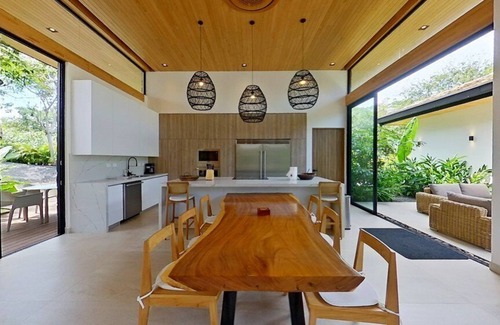Tamarindo House | New Luxury House, exclusive beach community, daily housekeeping, private pool