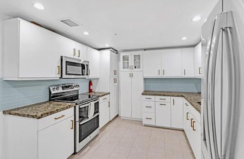 Mid Beach Apartment | New Luxury Miami Beach private beach