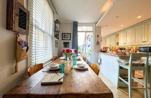 Canterbury House | NEW Maple Cottage - City Centre - FREE Parking