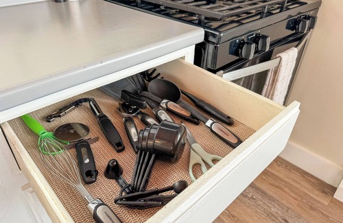 Milford Apartment | NEW - Mins to Manchester - Nashua - Queen Bed - Walk to Downtown/Parks