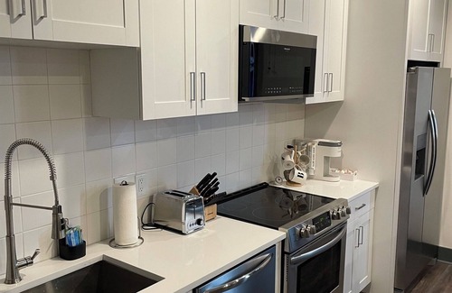 Academy Square Condo | *NEW Modern 1BR|Sleeps 3|Broadway|Barstool Nash