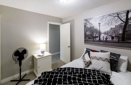 Jasper Place Condo | New & Modern 2 Bedroom Suite b/w Downtown & WEM