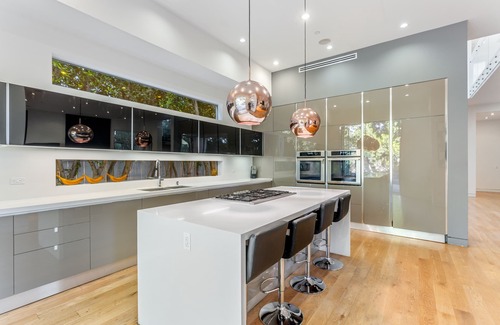 La Brea House | New Modern 5 bedroom Villa